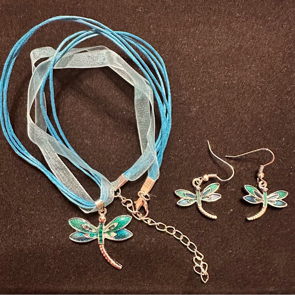 Fashion jewelry necklace and earrings new in the package